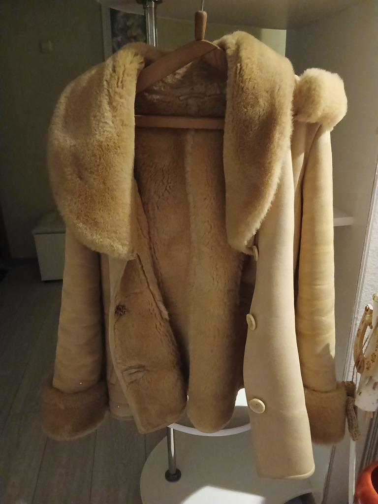 Продам короткую натуральную дублёнку - Фото 1