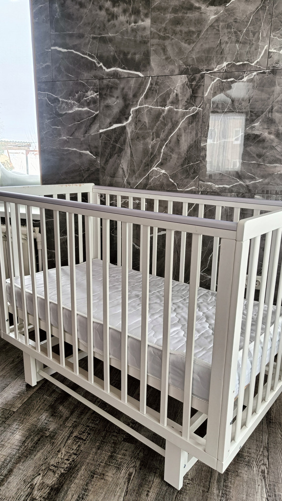 Детская кроватка на маятнике с матрасом - Фото 1