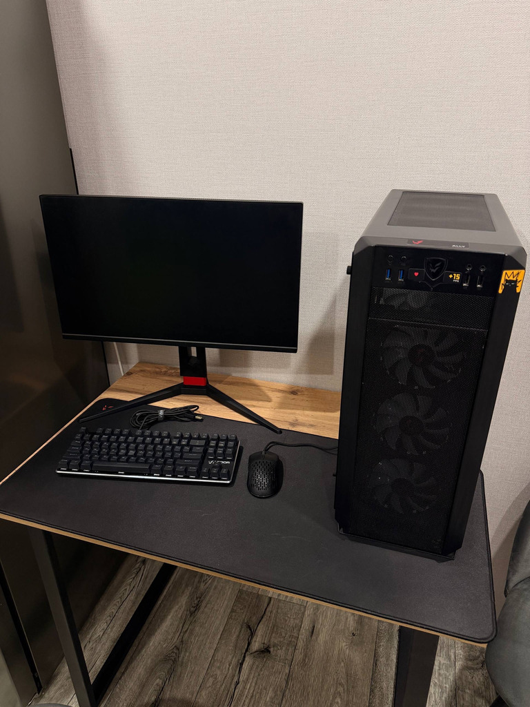 ПРОДАМ ПК+монитор(180ГЦ)+игровая мышь+игровая клавиатура+Коврик+компьютерный стол! - Фото 1