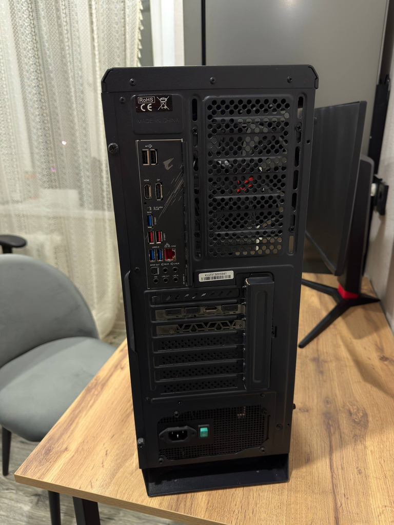 ПРОДАМ ПК+монитор(180ГЦ)+игровая мышь+игровая клавиатура+Коврик+компьютерный стол! - Фото 2