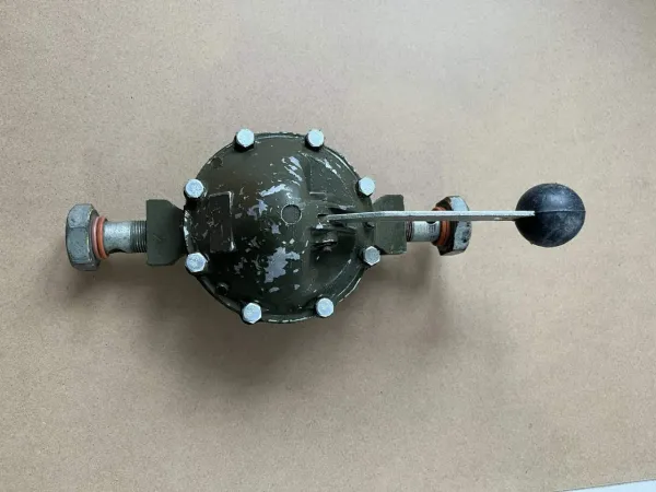 Ручной насос подкачки топлива на МАЗ - Фото 1