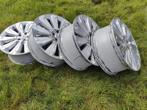 Литые диски HUMBER (КР1061) 8.000xR20 5x114.3 DIA60.1 ET30 Elite silver - Фото 2