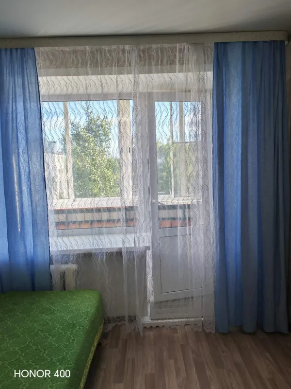 Сдам 1 комн кв.Посуточно. Возможен вариант длительного проживания. Для проживания все имеется. Квартира Уютная в центре города. - Фото 2