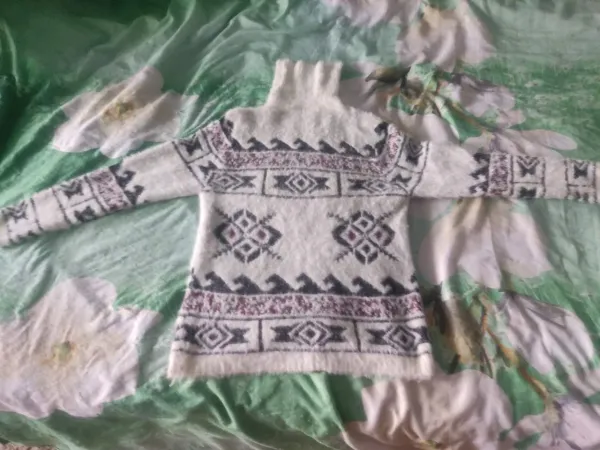 Продается мягкая женская кофточка - Фото 1