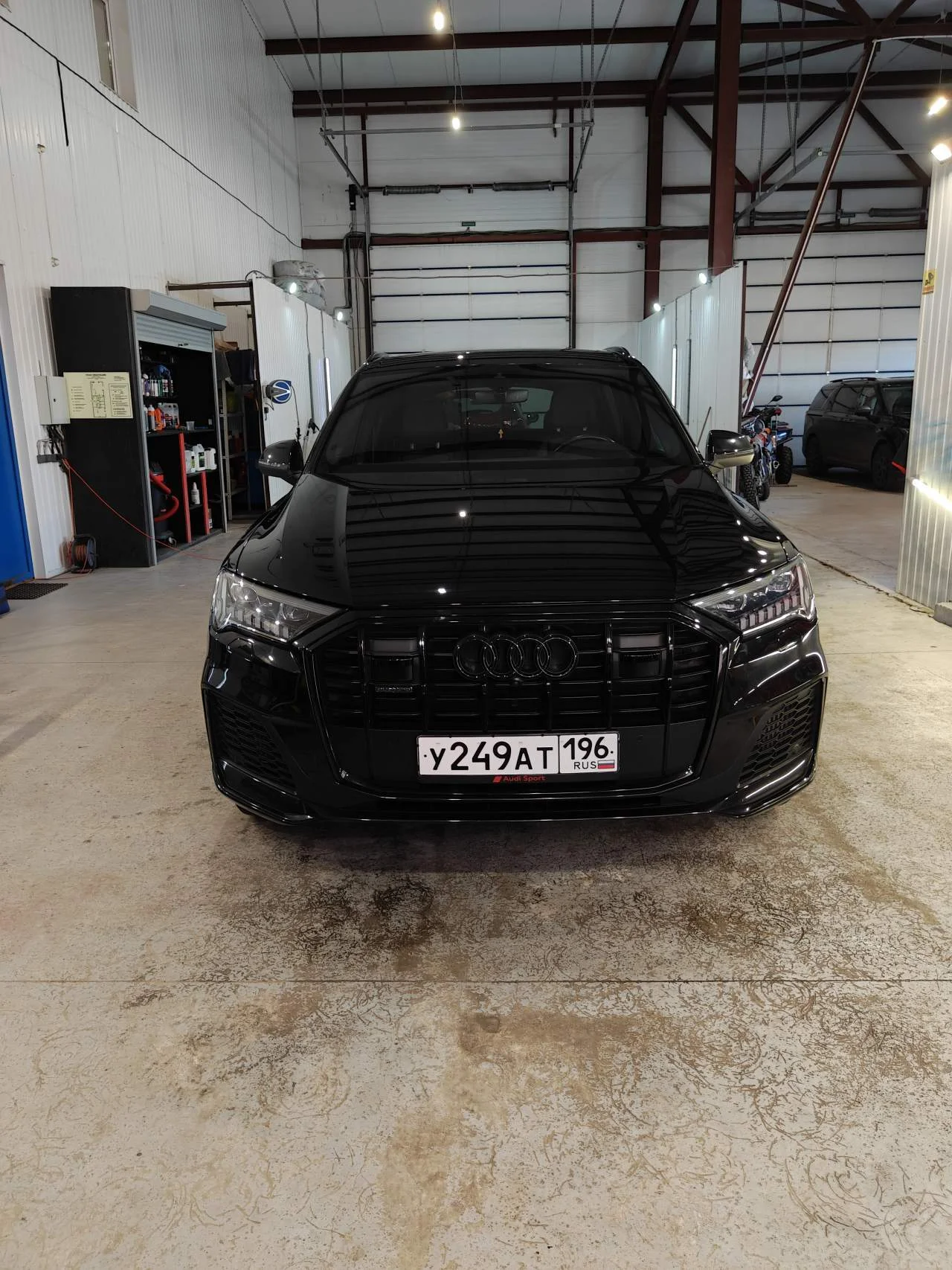 Продав Audi Q7 - Фото 1
