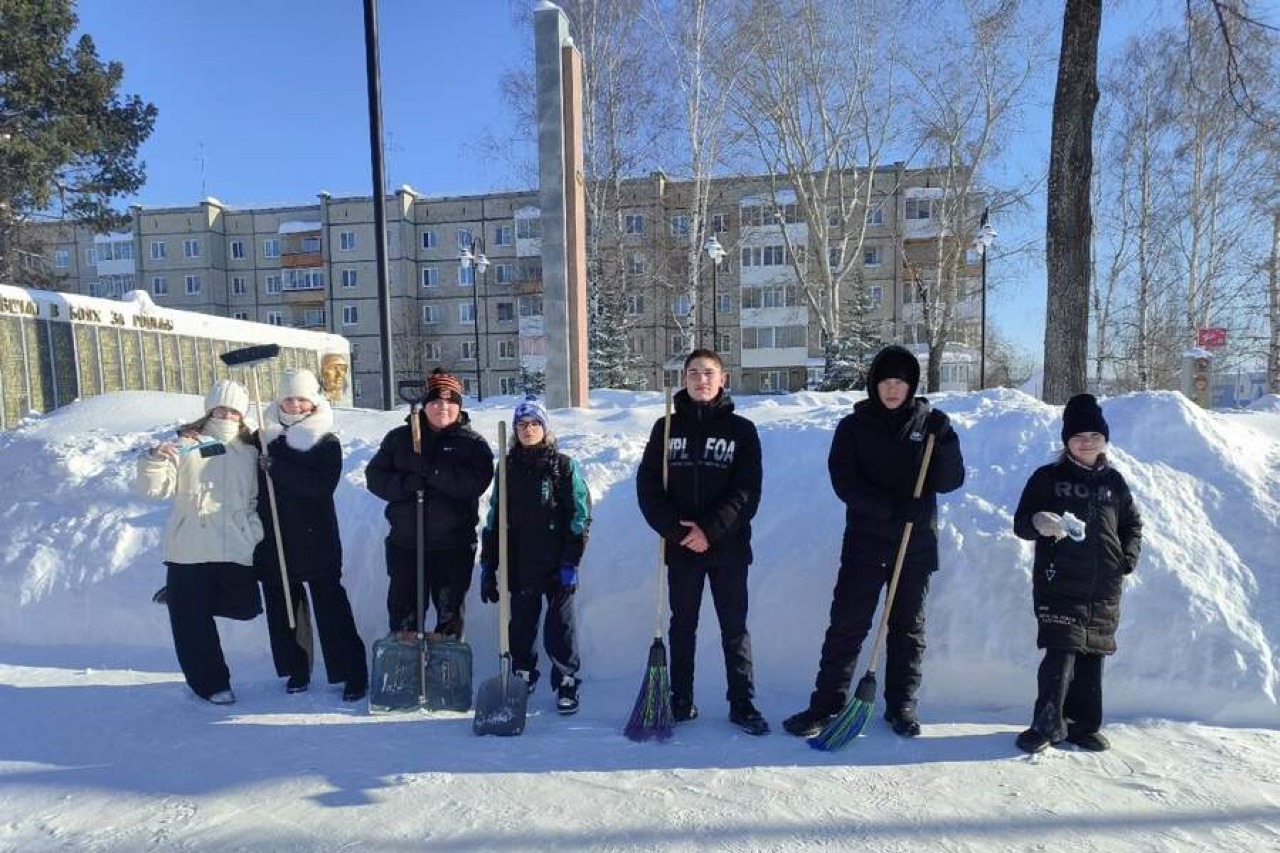Школьники Кушвы берут шефство над Мемориалом Славы