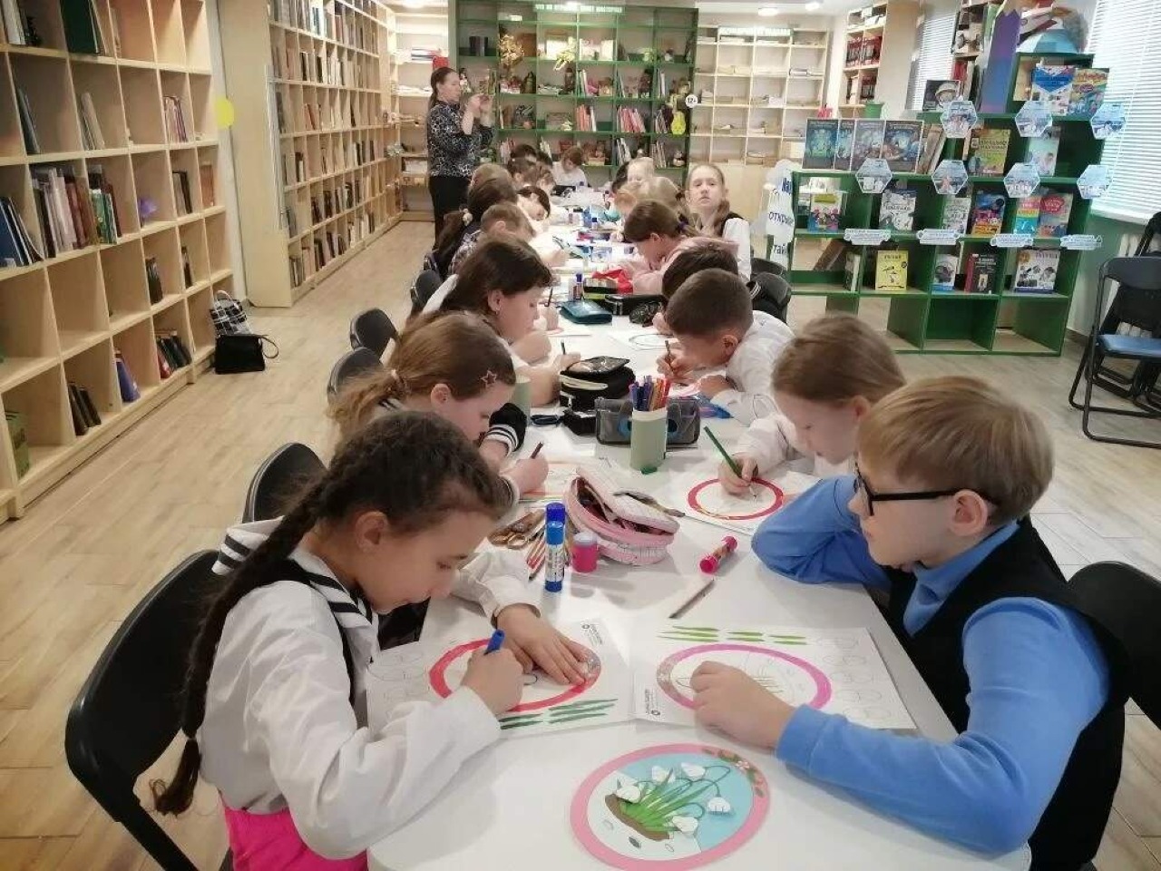 В библиотеке расцвели подснежники!