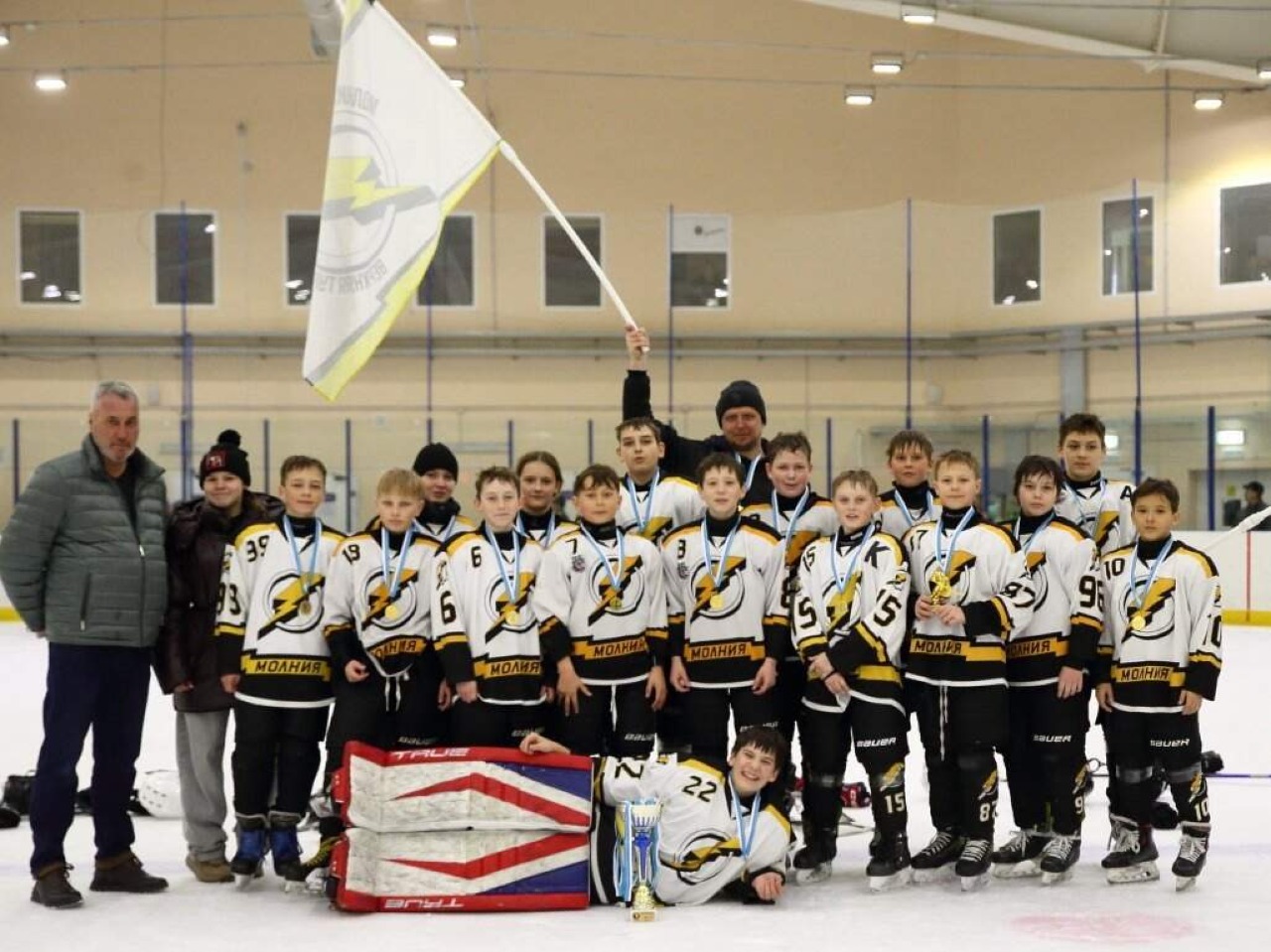 «Молния» бьет без поражений