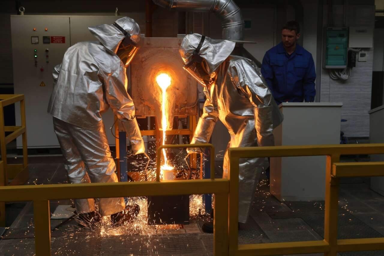 Промышленные предприятия Свердловской области повысили зарплату за год более чем на 10%