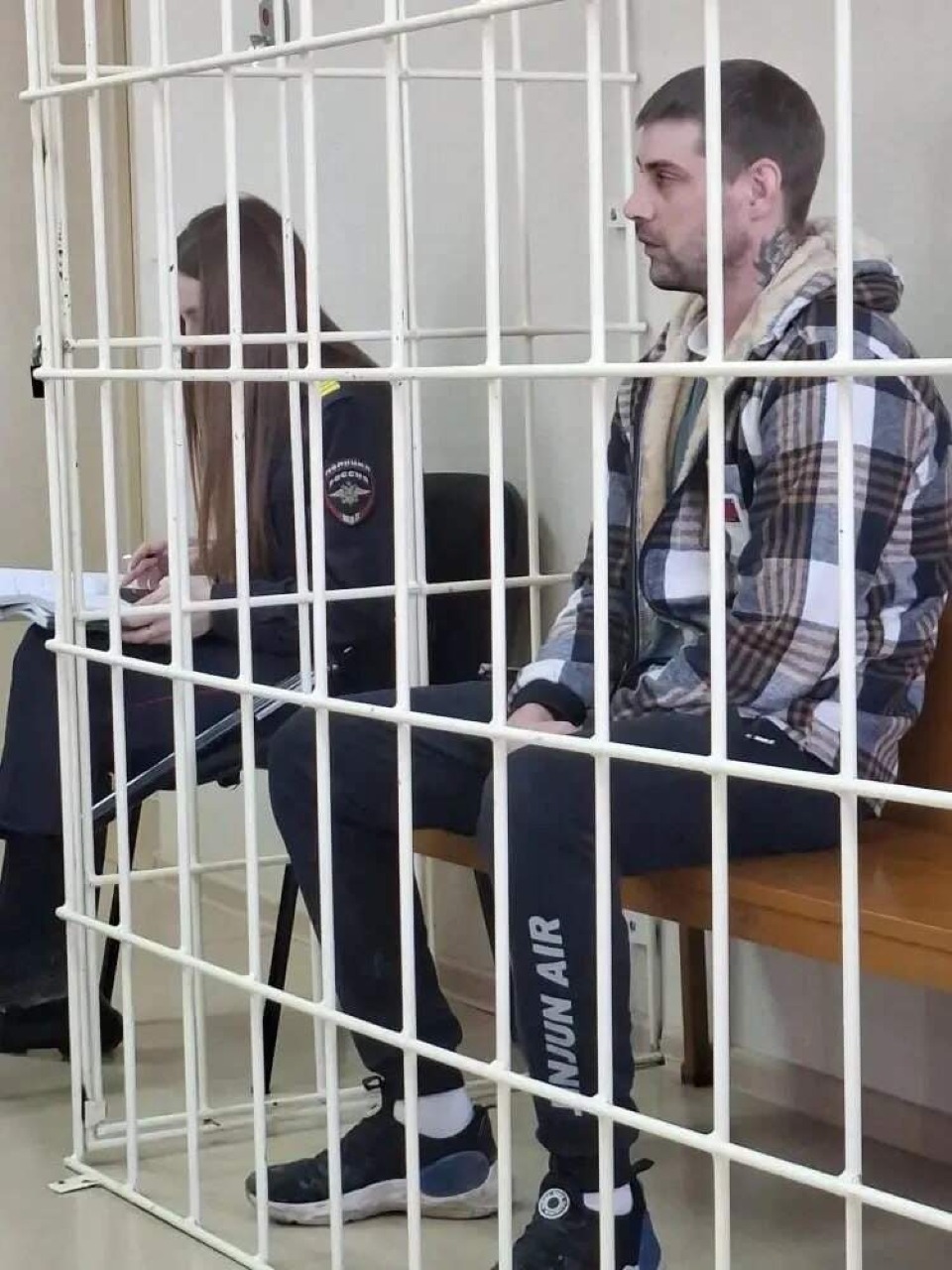 Мужчина метал нож в 11-летнего пасынка в Сухом Логу