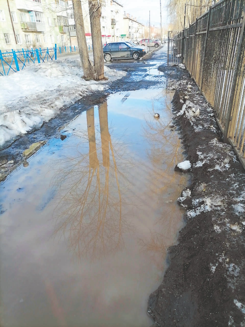 Тротуар у школы: когда наведут порядок?