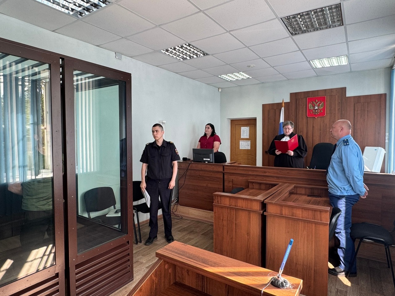 Житель Баранчинского получил два года колонии за угрозы ножом сотруднице полиции