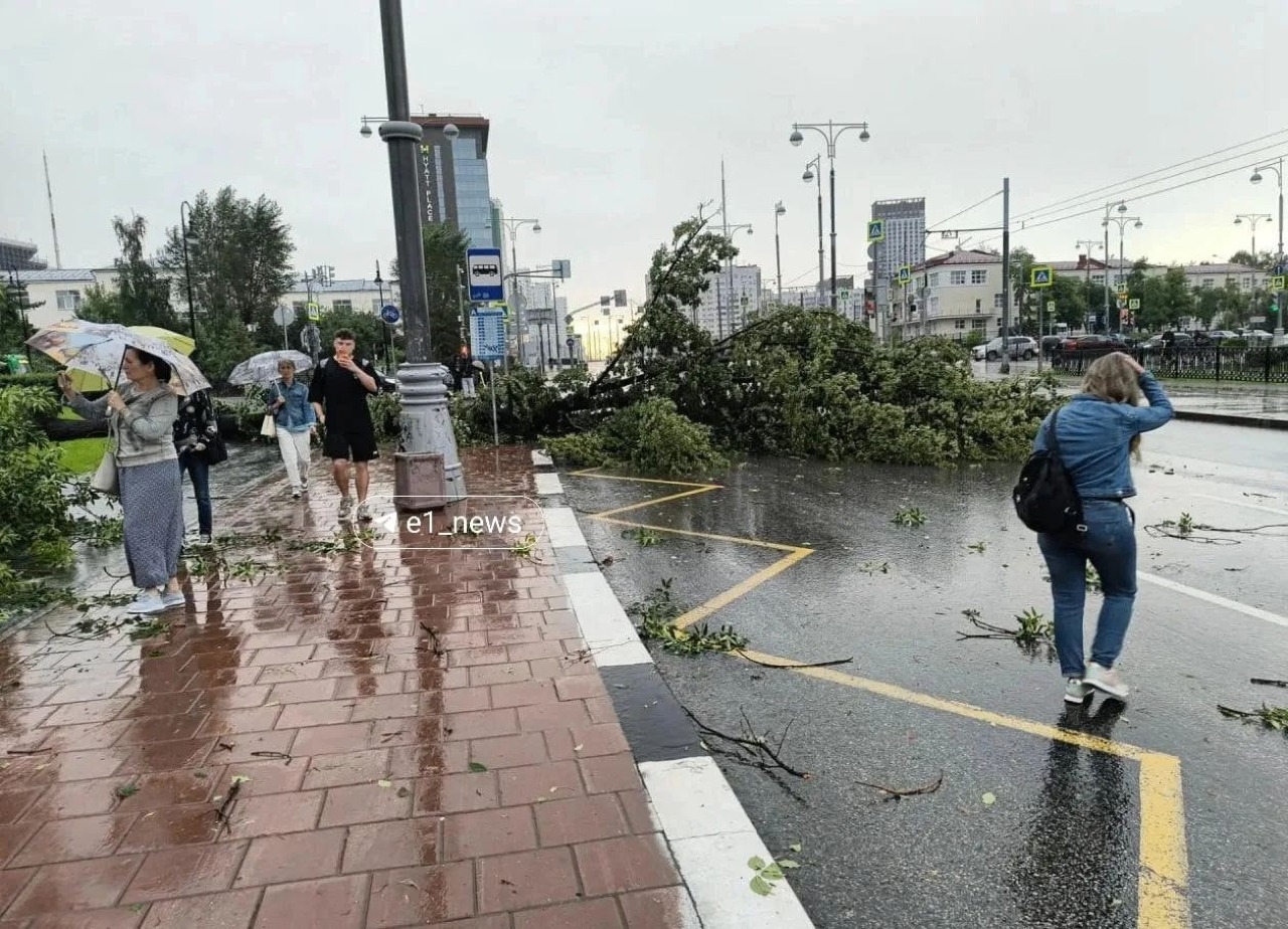 На Елизавете (Екатеринбург) произошло настоящее стихийное бедствие. 