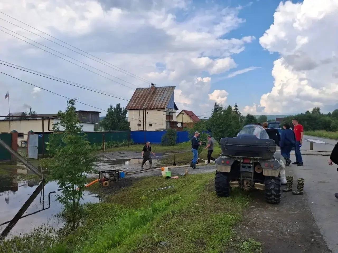 Тысяча домов освободились от воды в Свердловской области.
