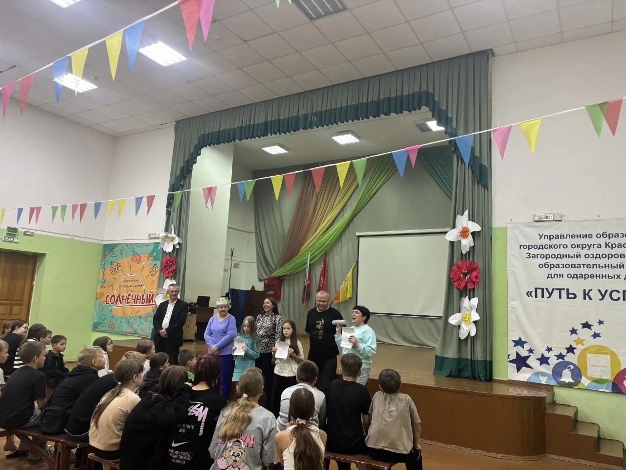 Металлургам «Святогора» вручили капсулу времени с мечтами и пожеланиями юных красноуральцев