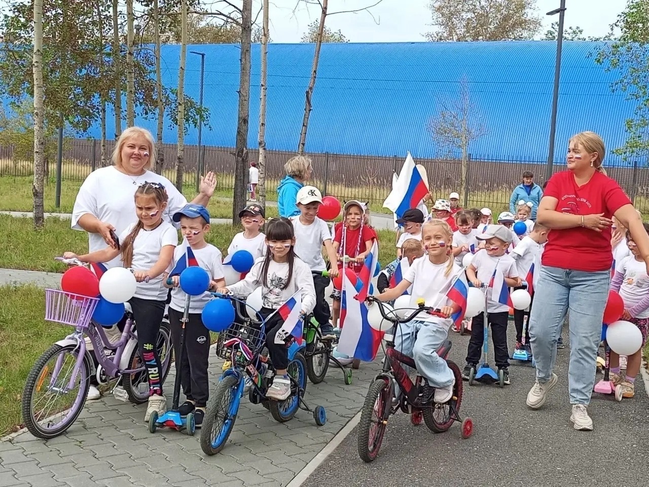 К Дню Российского флага в Красноуральске прошёл детский велозабег…