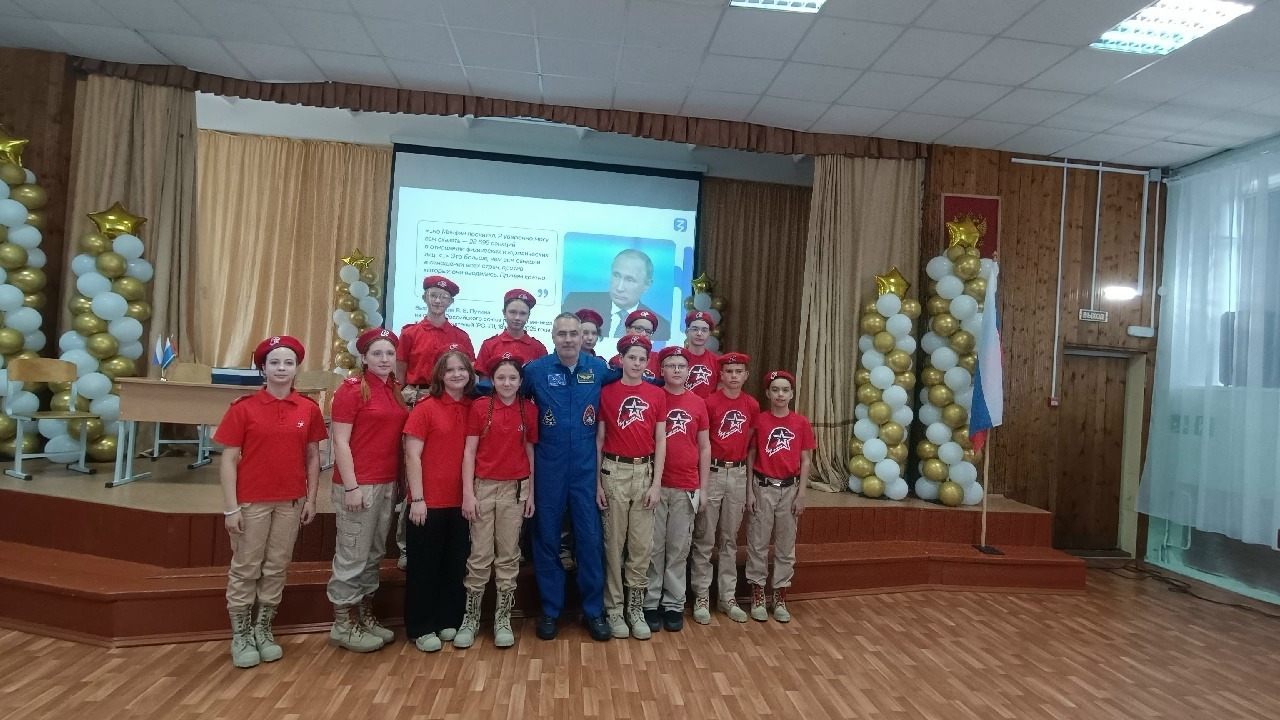 Красноуральцы встречали космонавта…
