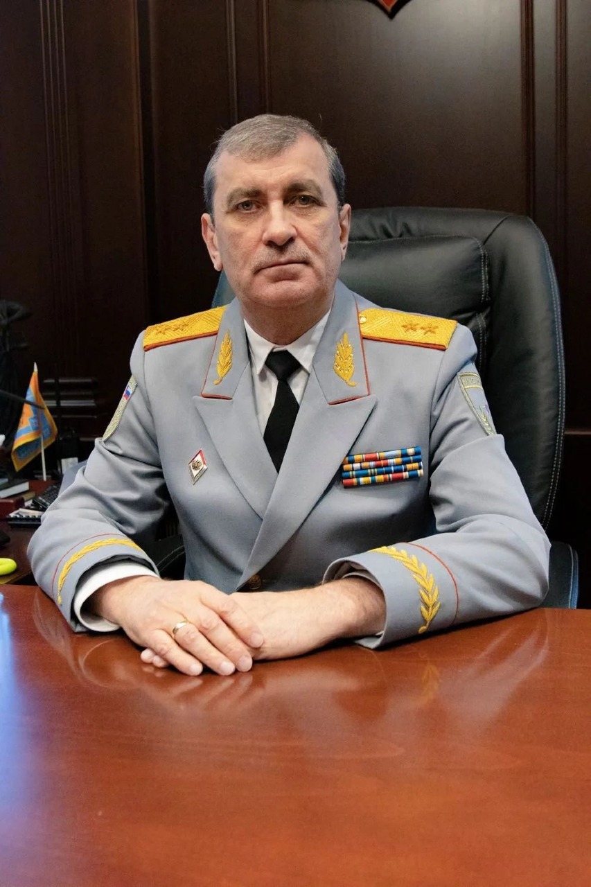 Пoздравление начальника Главногo управления МЧС России по Свердловской области Виктoра Теряева с Днём гражданской обороны