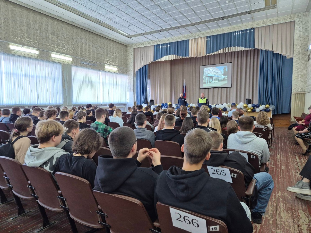 В рамках «Недели профилактики» сотрудники Госавтоинспекции провели беседы по ПДД для студентов Вернетуринского механического техникума.